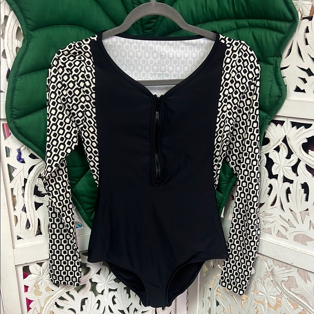 Seea one piece long sleeve zip front black geometric print surf suit. Size M.